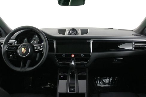 Certified 2025 Porsche Macan image 11