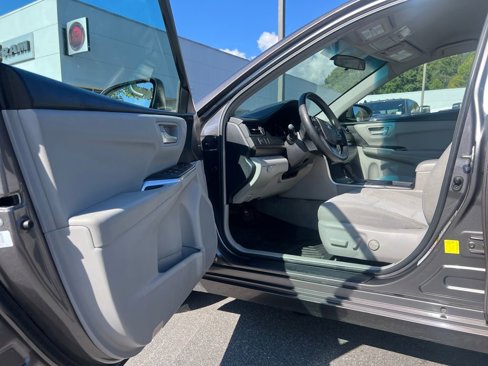 Used 2017 Toyota Camry LE image 8