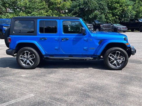 Used 2024 Jeep Wrangler Unlimited w/ Convenience Group image 2