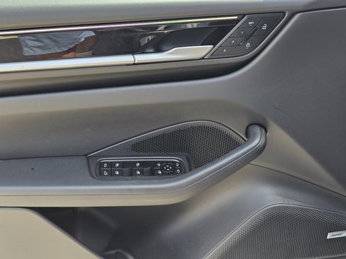 Certified 2024 Porsche Macan 4 Electric image 29