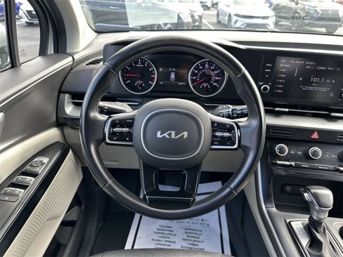 Used 2022 Kia Carnival LX image 14