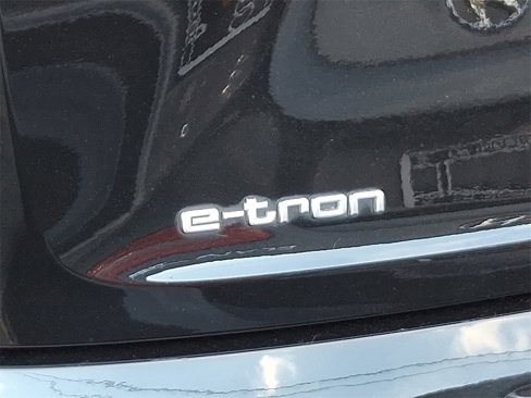 Used 2020 Audi e-tron Premium Plus image 30