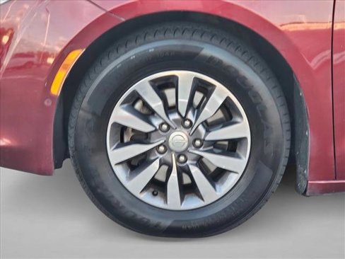 Used 2020 Chrysler Pacifica Touring-L Plus image 19