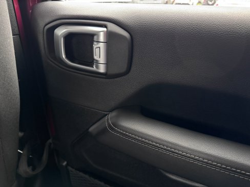 Used 2021 Jeep Wrangler Unlimited Sahara image 34