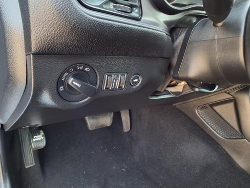 Used 2023 Dodge Challenger SXT image 12