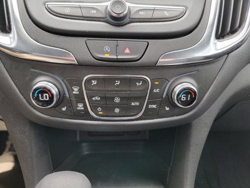 Used 2023 Chevrolet Equinox LT image 28