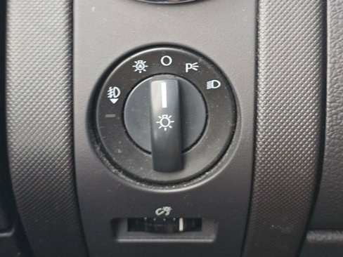 Used 2010 Ford Explorer Sport Trac XLT image 14