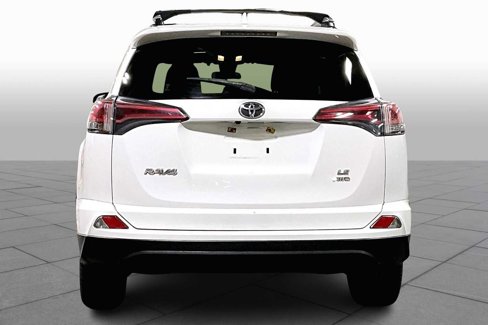 Used 2018 Toyota RAV4 LE image 4