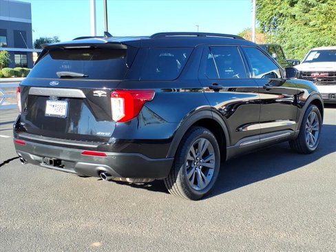 Certified 2022 Ford Explorer XLT w/ Equipment Group 202A image 5