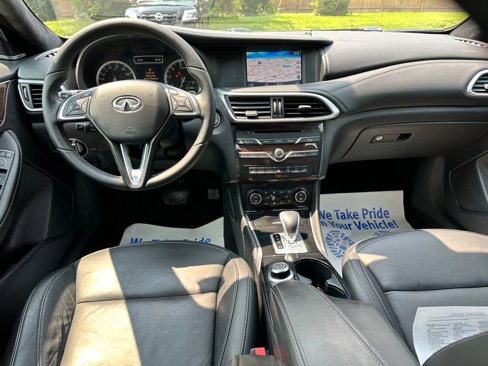 Used 2017 INFINITI QX30 Premium w/ Navigation Package image 12