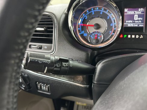 Used 2016 Chrysler Town & Country Touring image 34