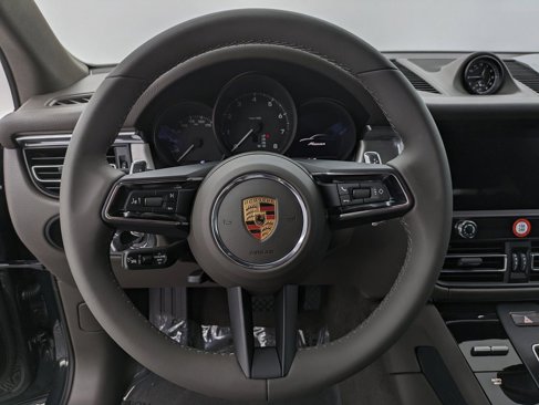 New 2026 Porsche Macan image 18