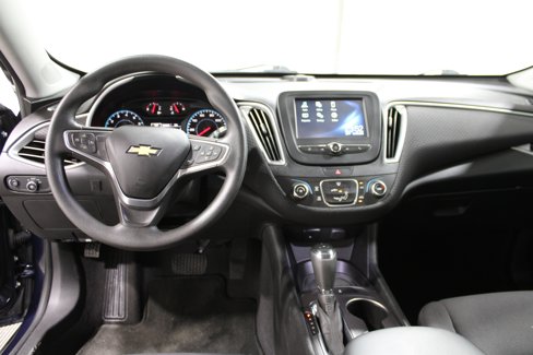 Used 2018 Chevrolet Malibu LS image 2