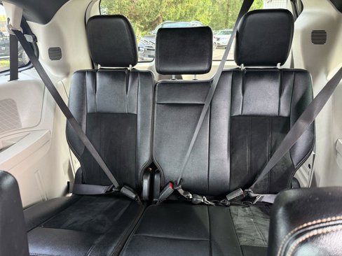 Used 2018 Dodge Grand Caravan SXT image 12