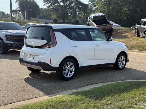 Used 2023 Kia Soul LX w/ Option Group 015 image 5