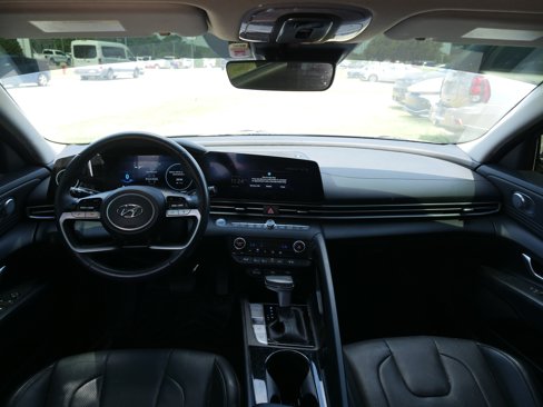 Used 2023 Hyundai Elantra Limited image 13