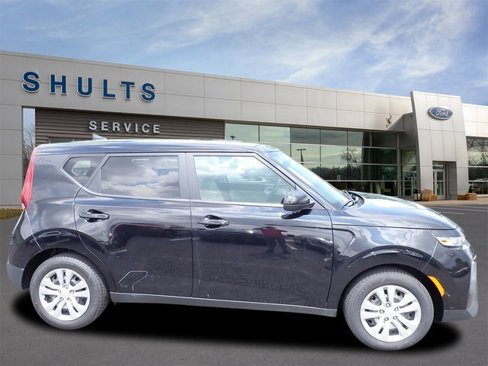 Used 2022 Kia Soul LX image 4