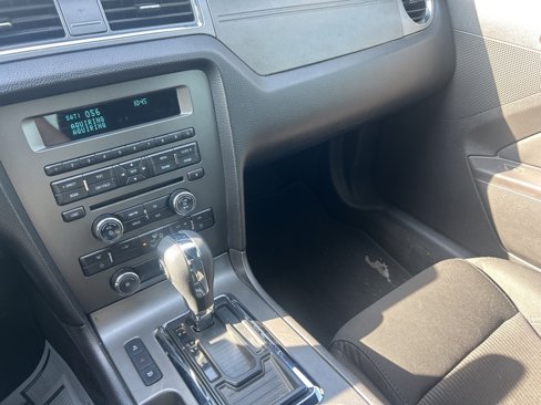 Used 2013 Ford Mustang Convertible image 22