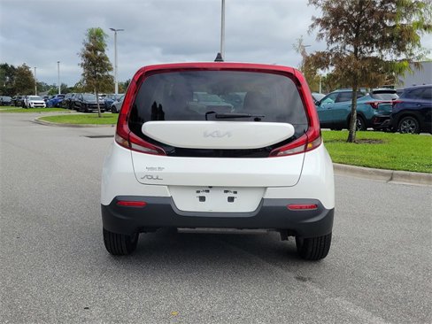 Certified 2022 Kia Soul LX w/ Technology Package image 6