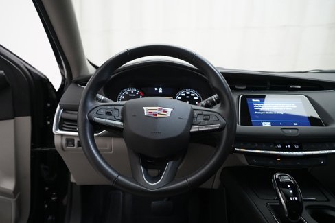 Used 2022 Cadillac XT4 Premium Luxury w/ Enhanced Visibility Package image 4