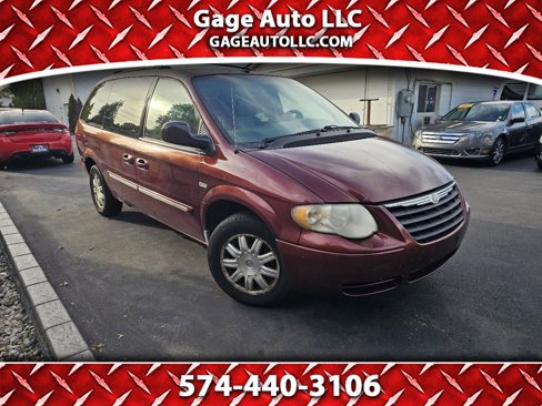 Used 2007 Chrysler Town & Country Touring image 1