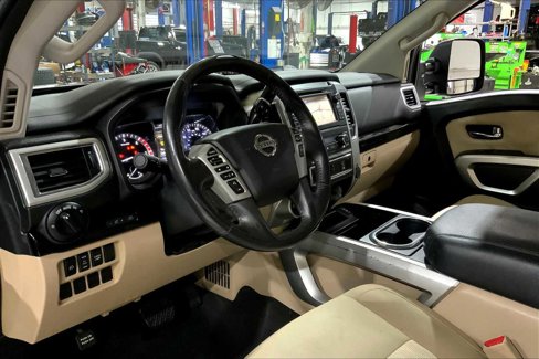 Used 2016 Nissan Titan SV image 17