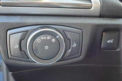 Used 2018 Ford Fusion SE w/ Fusion SE Technology Package image 13