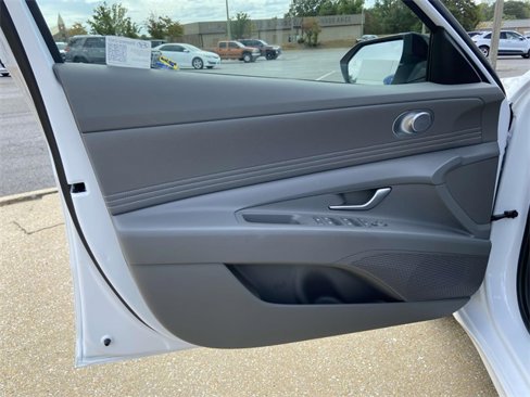Used 2025 Hyundai Elantra Sport image 12