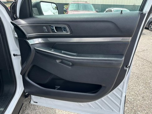 Used 2019 Ford Explorer XLT image 19