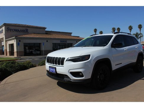 Used 2023 Jeep Cherokee Altitude Lux image 1