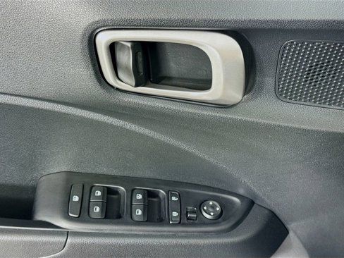 Certified 2024 Hyundai Venue SEL image 17