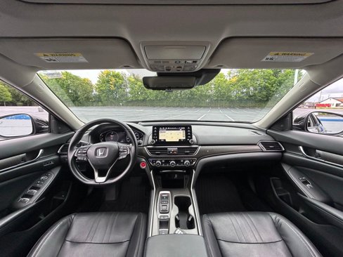 Used 2018 Honda Accord Touring image 12