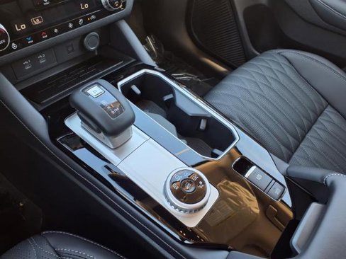 New 2025 Mitsubishi Outlander SEL image 15