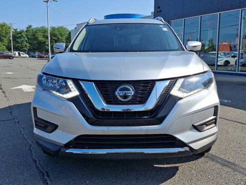 Used 2019 Nissan Rogue SV image 2