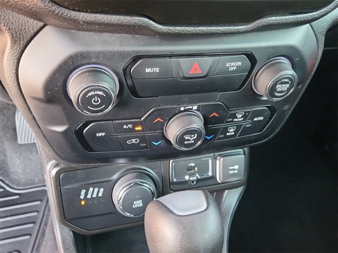 Used 2020 Jeep Renegade Latitude image 24