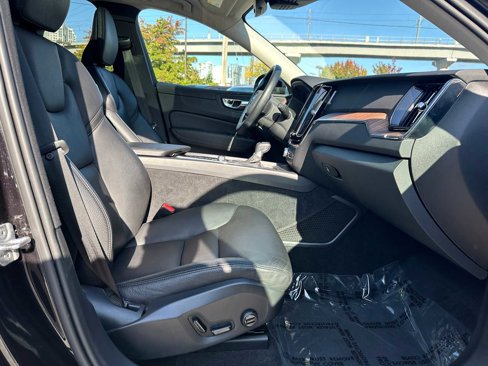 Used 2021 Volvo XC60 T5 Momentum w/ Premium Package image 10
