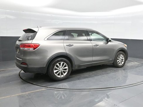 Used 2018 Kia Sorento LX image 3