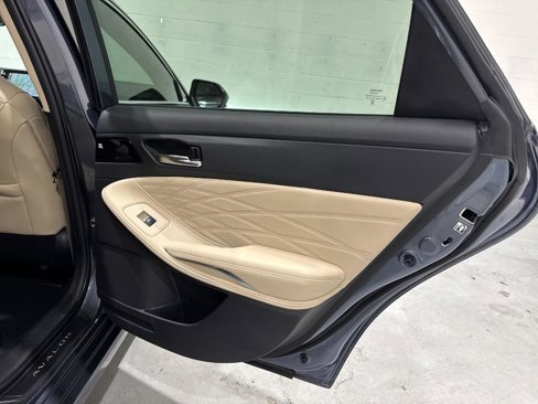 Used 2020 Toyota Avalon Limited image 70