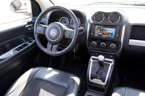 Used 2014 Jeep Compass Latitude w/ Sun/Sound Group image 28