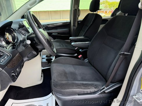 Used 2019 Dodge Grand Caravan SE image 32