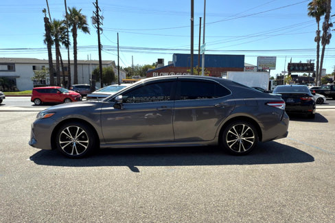 Used 2020 Toyota Camry SE image 8