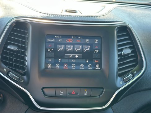 Used 2020 Jeep Cherokee Latitude Lux w/ Comfort/Convenience Group image 20