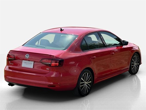 Used 2016 Volkswagen Jetta Sport image 2
