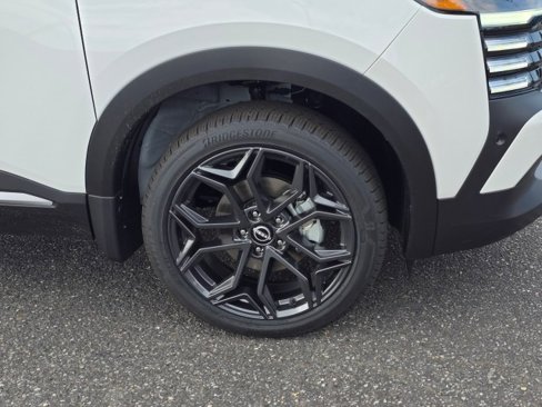 New 2025 Nissan Kicks SR w/ SR Premium Package image 2