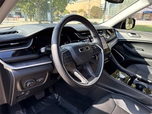 Used 2022 Jeep Grand Cherokee L Limited image 22