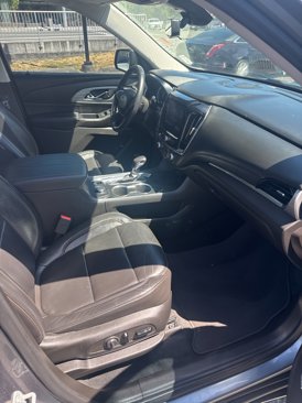 Used 2021 Chevrolet Traverse RS image 3