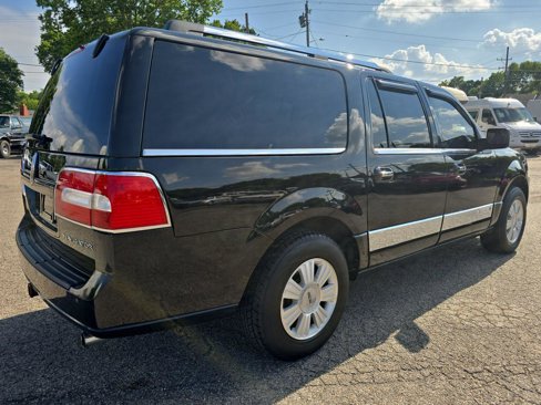 Used 2014 Lincoln Navigator L 4WD image 2