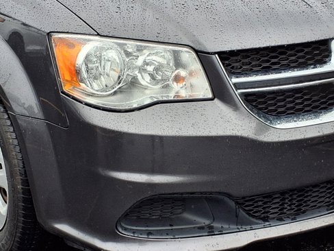Used 2018 Dodge Grand Caravan SE w/ UConnect Hands-Free Group image 22
