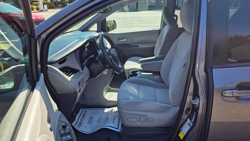 Used 2020 Toyota Sienna LE image 10