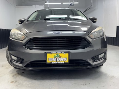 Used 2017 Ford Focus SE image 2